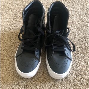 VANS🔥🔥Hight Top tennis shoes